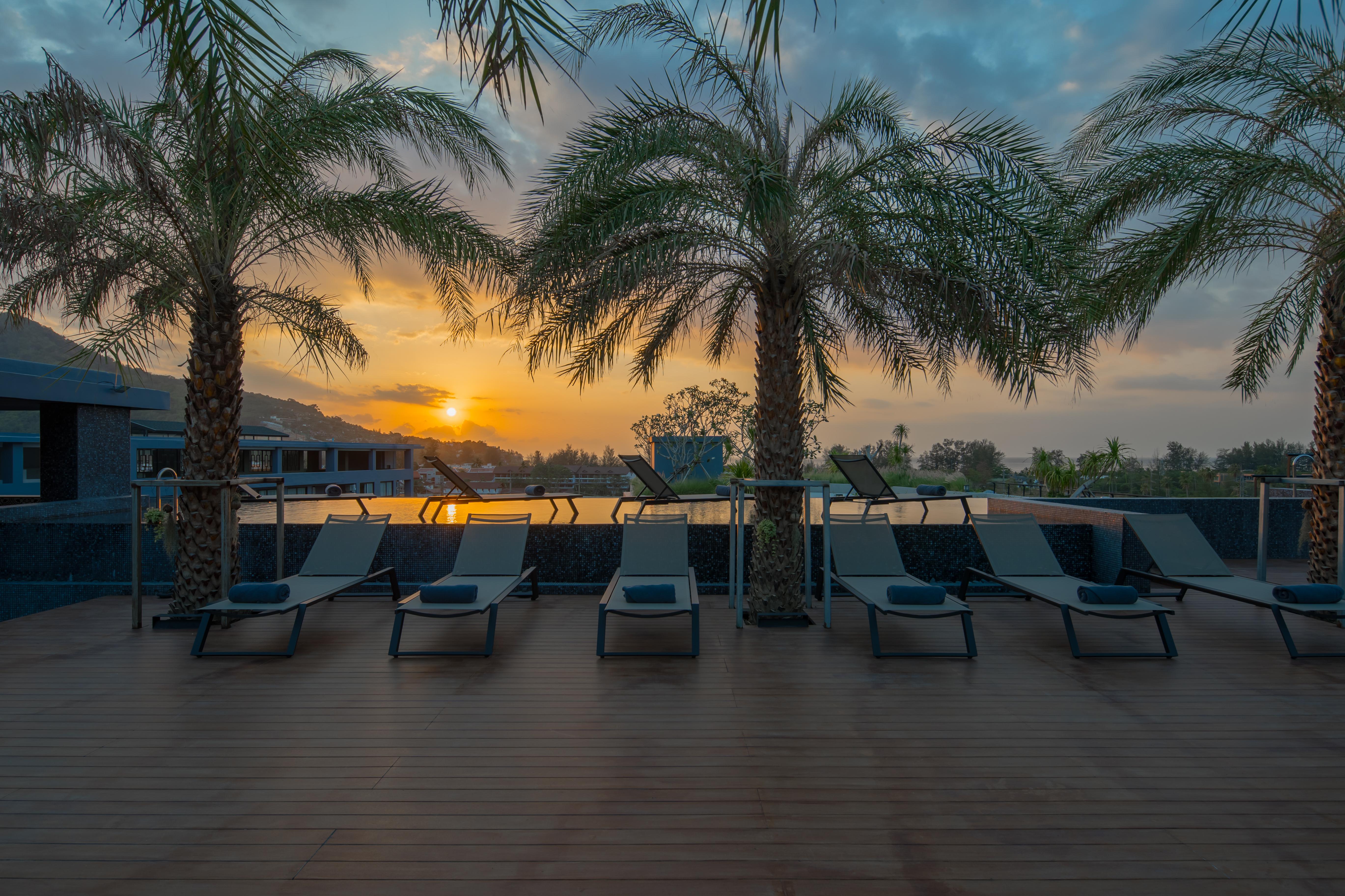 Citygate Kamala Resort And Residence - Official Account Kültér fotó Sunset at the rooftop pool